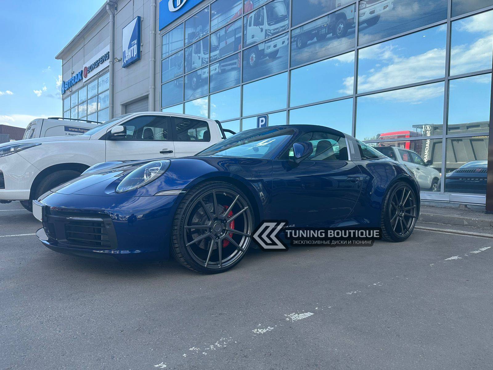Porsche 911 992 Targa 4S на 21" кованых дисках нашего производства фото 1